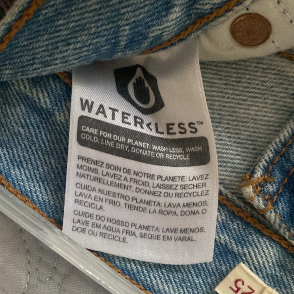 Levi’s destressed jeans - Picture 13 of 16